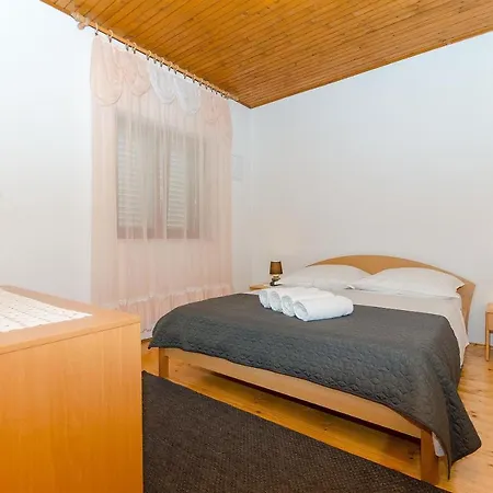 House Petar * Račišće